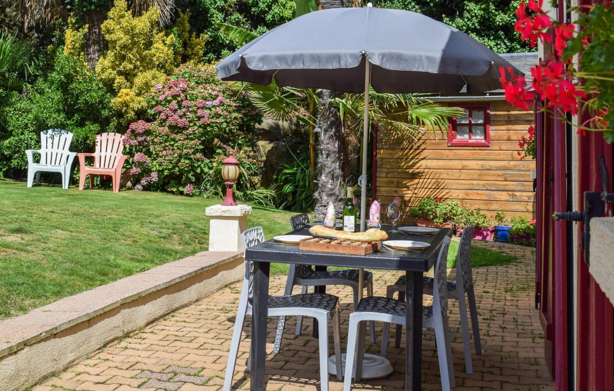 3 Bedroom Awesome Home In Lézardrieux エクステリア 写真