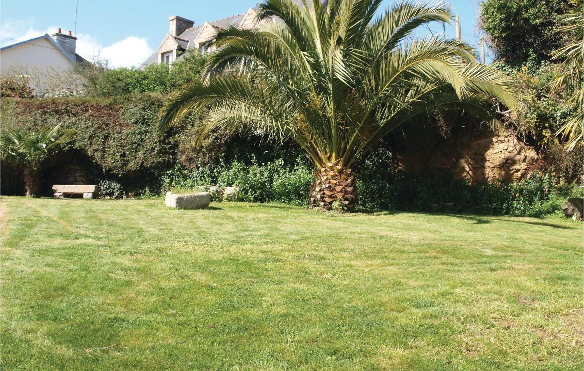 3 Bedroom Awesome Home In Lézardrieux エクステリア 写真